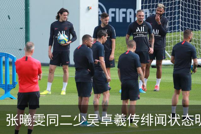 张曦雯同二少吴卓羲传绯闻状态明艳，宫廷透视装凸显丰满身段，网民：超越周慧敏