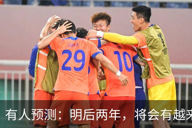 有人预测：明后两年，将会有越来越多家庭，主动把老人送养老院